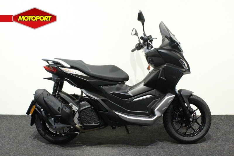 Aprilia SR GT 200