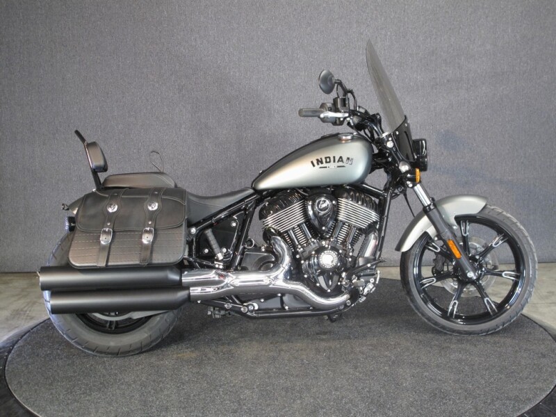 Indian Chief Dark Horse Bijna nieuwe Indian Chief Dark Horse met veel accessoi
