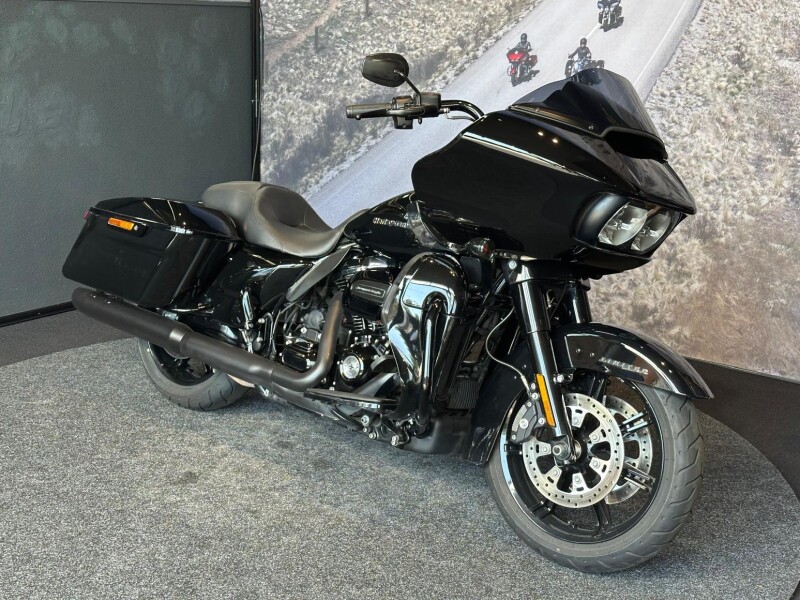 Harley-Davidson FLTRK ROAD GLIDE LIMITED Vivid Black Blacked Out