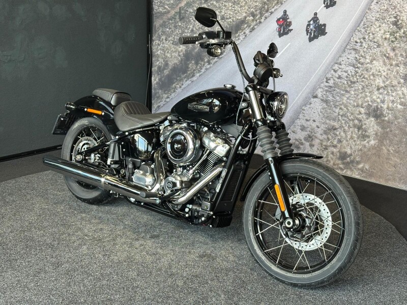 Harley-Davidson FXBB STREET BOB Laced Wheels - Vivid Black