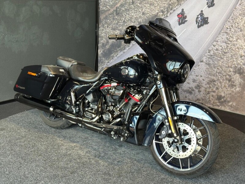 Harley-Davidson FLHXSE CVO STREET GLIDE