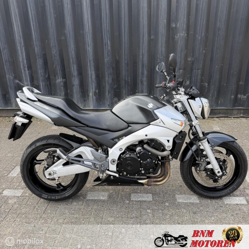 Suzuki GSR 600