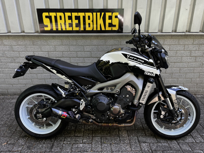 YAMAHA MT-09