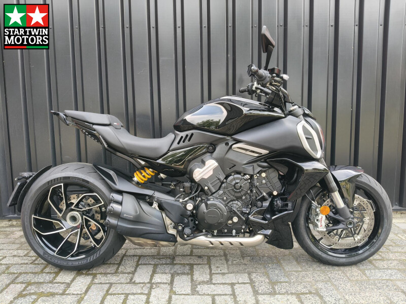Ducati Diavel V4