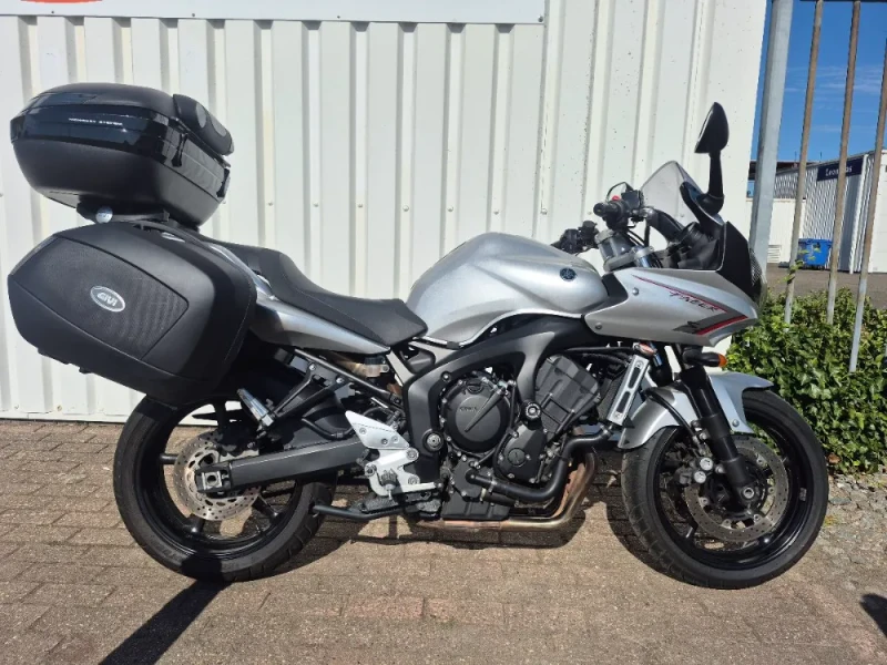 Yamaha Fazer FZ6-S uit 2010 sportieve toermotor weing Km