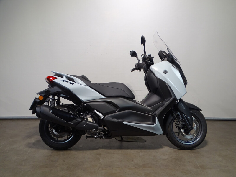 Yamaha X-MAX 300 TECH MAX +
