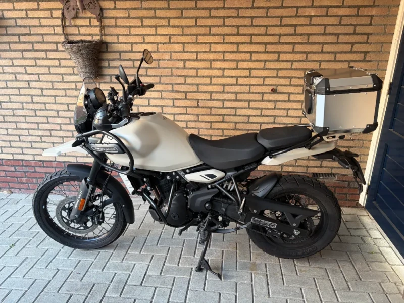 Royal Enfield Himalayan 450 Kaza Brown - BTW aftrekbaar