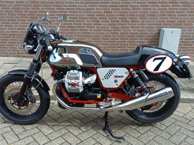 Moto Guzzi V7 Racer