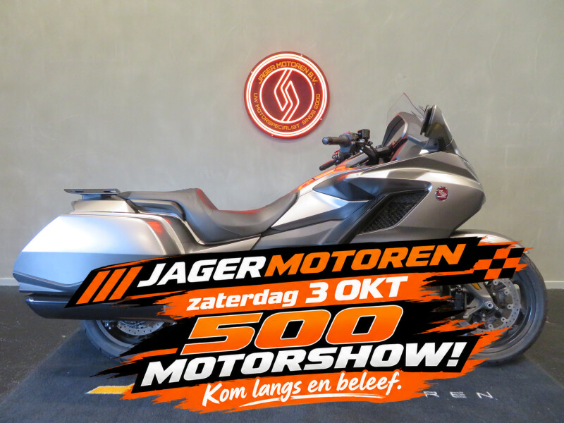HONDA GL 1800 GOLDWING BAGGER PERFECT!