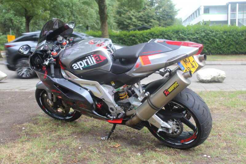 Aprilia RSV 1000R  RSV 1000 R Sport