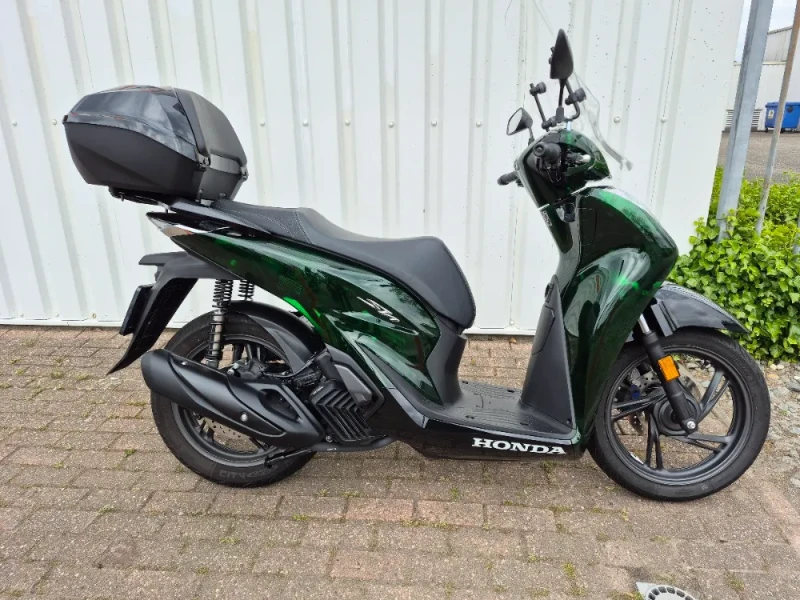 Honda SH125 uit 2024, Vetro edition met 2900km