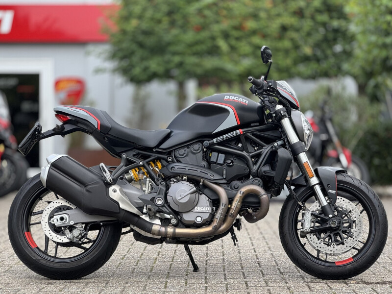 Ducati Monster 821 Dark Stealth