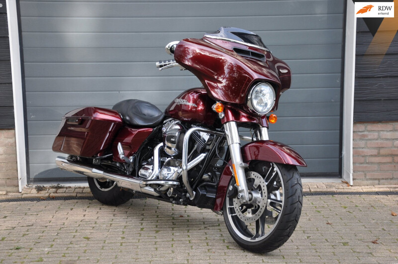 Harley Davidson FLHXS Street Glide Special 103 ABS Nette motor!