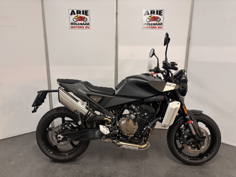 Husqvarna SVARTPILEN 801