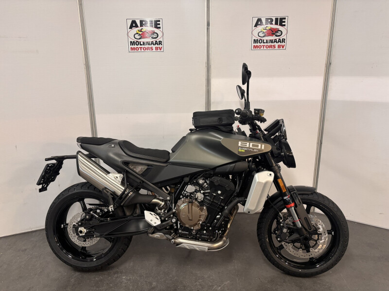 Husqvarna SVARTPILEN 801