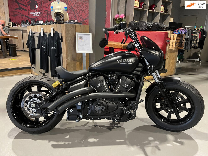 Indian Chopper 76 Scout Bobber Limited +Tech / 240 Achterband