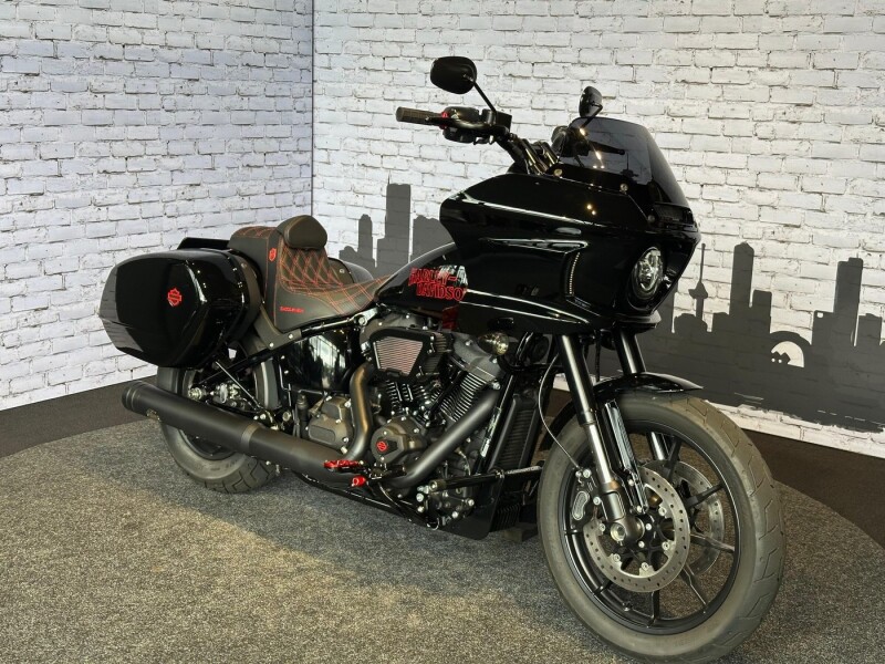 Harley-Davidson SOFTAIL FXLRST LOW RIDER ST Black Trim - Vivid Black BTW VERREKENBAAR