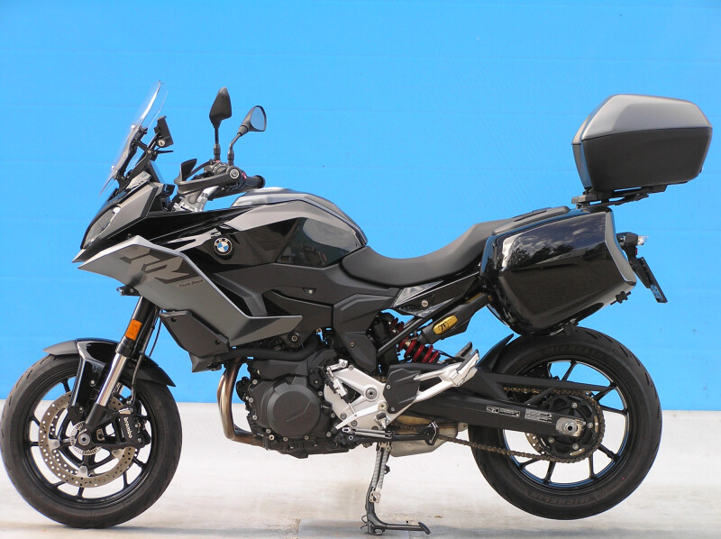 BMW F900XR TRIPLE BLACK