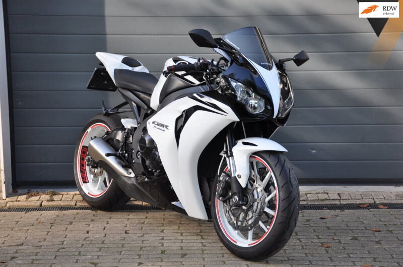 Honda CBR 1000RR Fireblade Veel extra's!