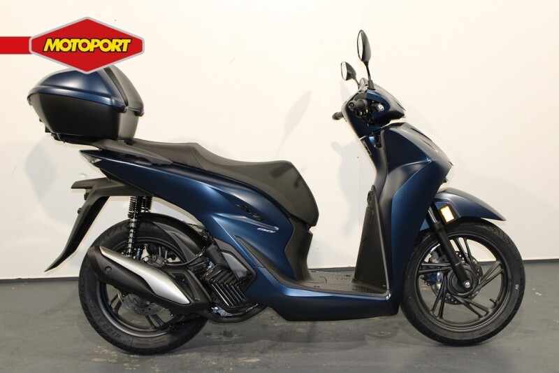 Honda SH 125 AD met Topbox