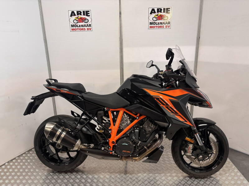 KTM 1290 Super Duke GT R