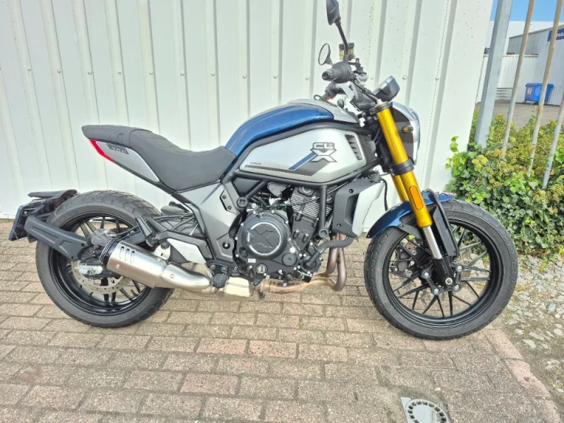 CF-Moto CL-X700 uit 2022, stoere naked bike