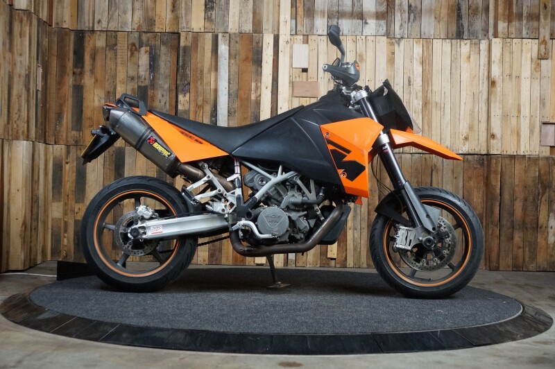 KTM 990 Supermoto T KTM 950 T Supermoto, met Akrpovic dempers!