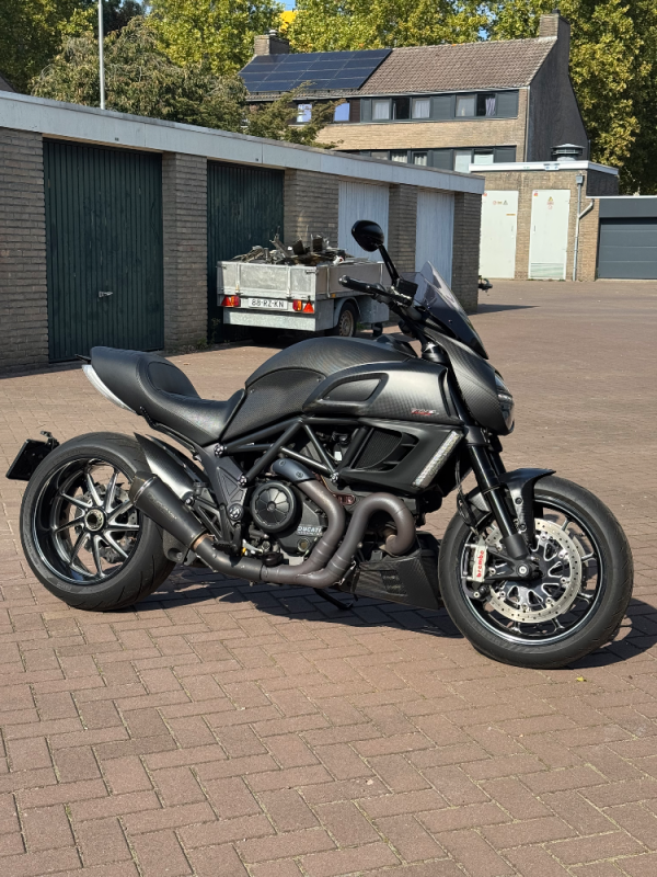 Ducati Diavel Carbon ABS