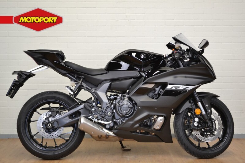 Yamaha R7