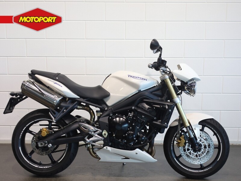 Triumph STREET TRIPLE