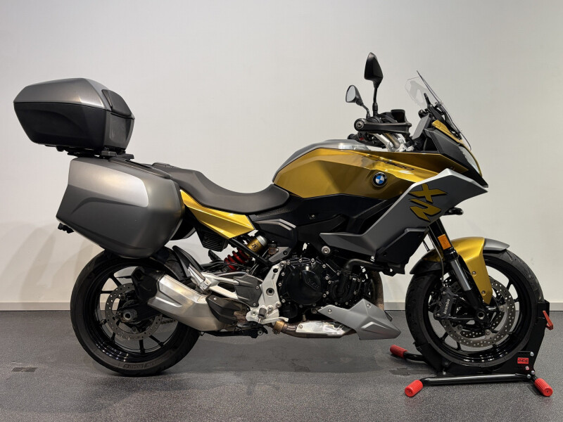 BMW F 900 XR