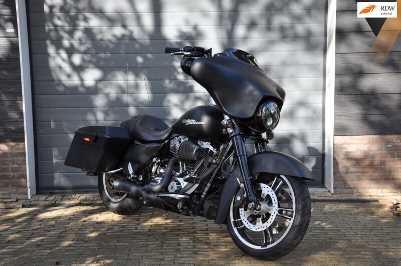 Harley Davidson FLHX Street Glide 103 ABS Ape, uitlaten