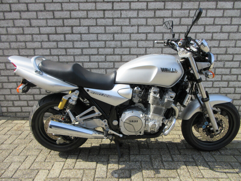 YAMAHA XJR1300