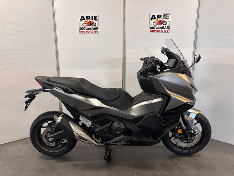 Honda Forza 750