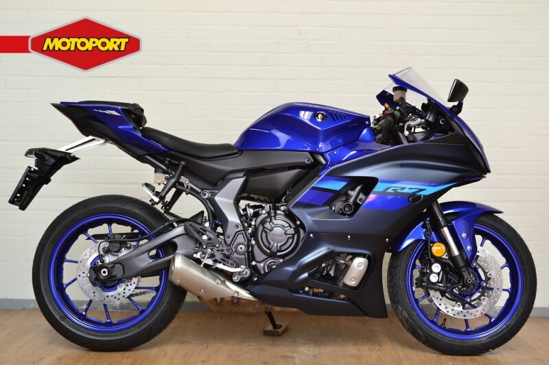 Yamaha R7