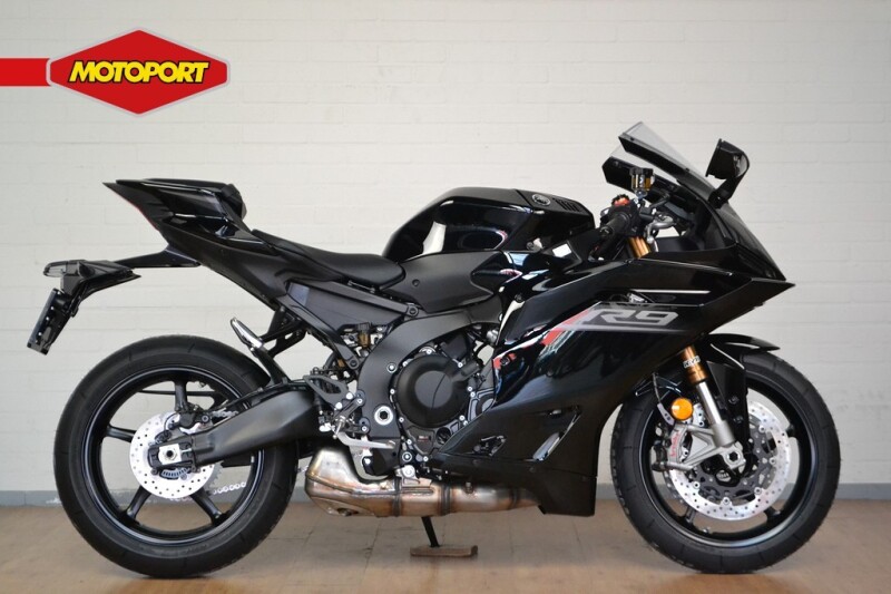 Yamaha R9