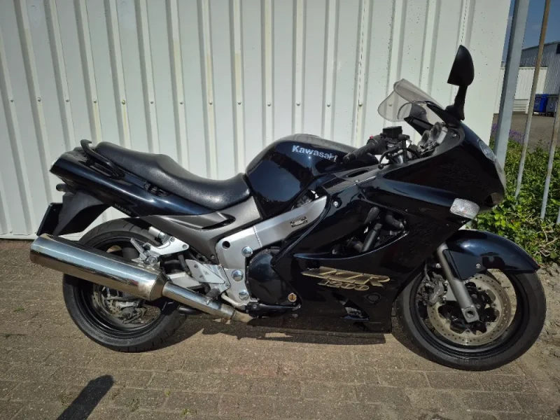 Kawasaki ZZR1200 uit 2004, sportieve toermotor met weinig Km
