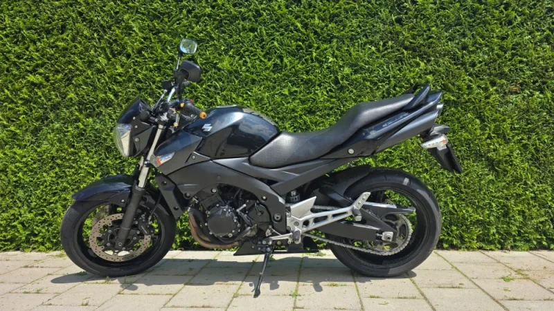 Suzuki GSR600