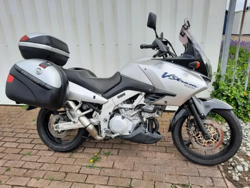 Suzuki VStrom 1000 uit 2004 met kofferset