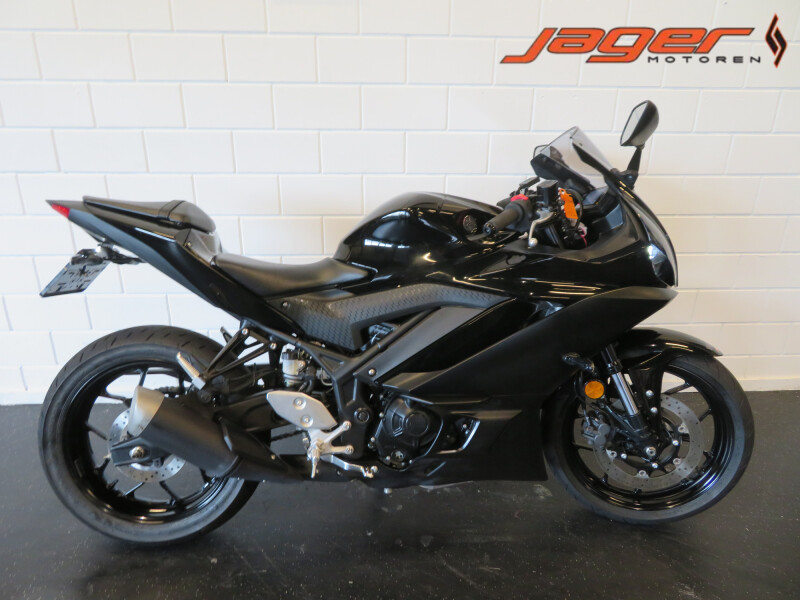 YAMAHA YZF R3 ABS SUPER FRAAI! BLACK EDIT.