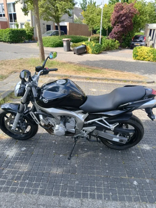 Yamaha er6n 2004 49000km zwart