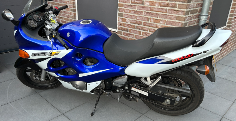 Suzuki GSX 600F met lichte schade (2004)