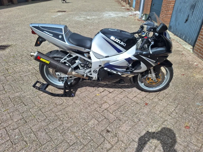 Suzuki GSX-R 750 K1