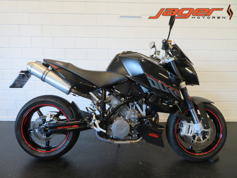 KTM 990 SUPERDUKE SUPERSTRAK!