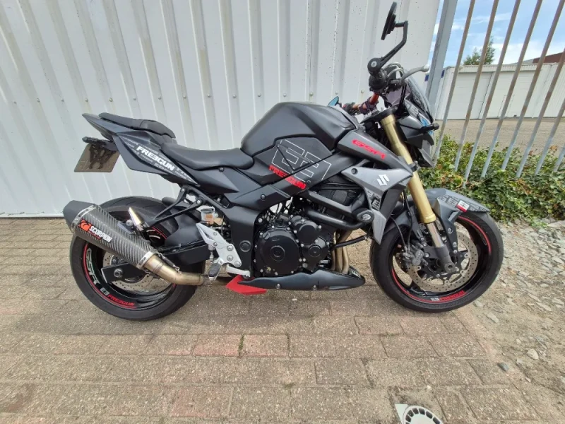 Suzuki GSR750 Freegun edition uit 2014
