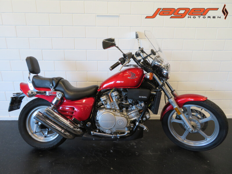 HONDA VF 700 C SUPER MAGNA