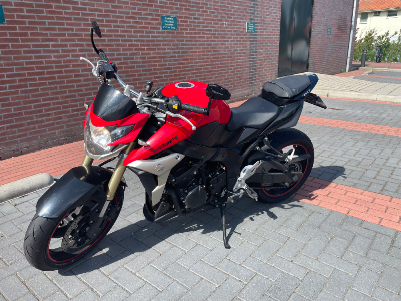 Zeer nette Suzuki gsr 750