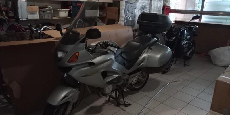 Honda deauville NT650