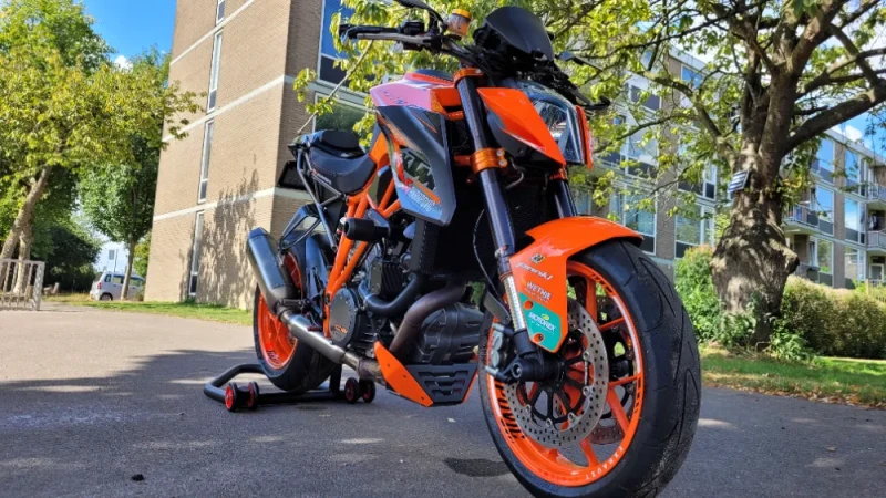 KTM Superduke 1290R met veel Powerparts en complete historie
