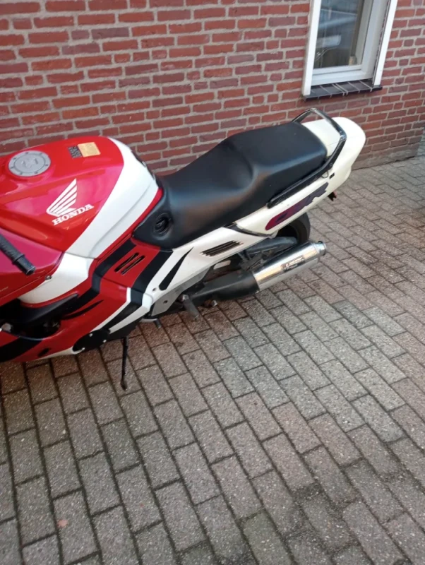 Honda cbr 1000f